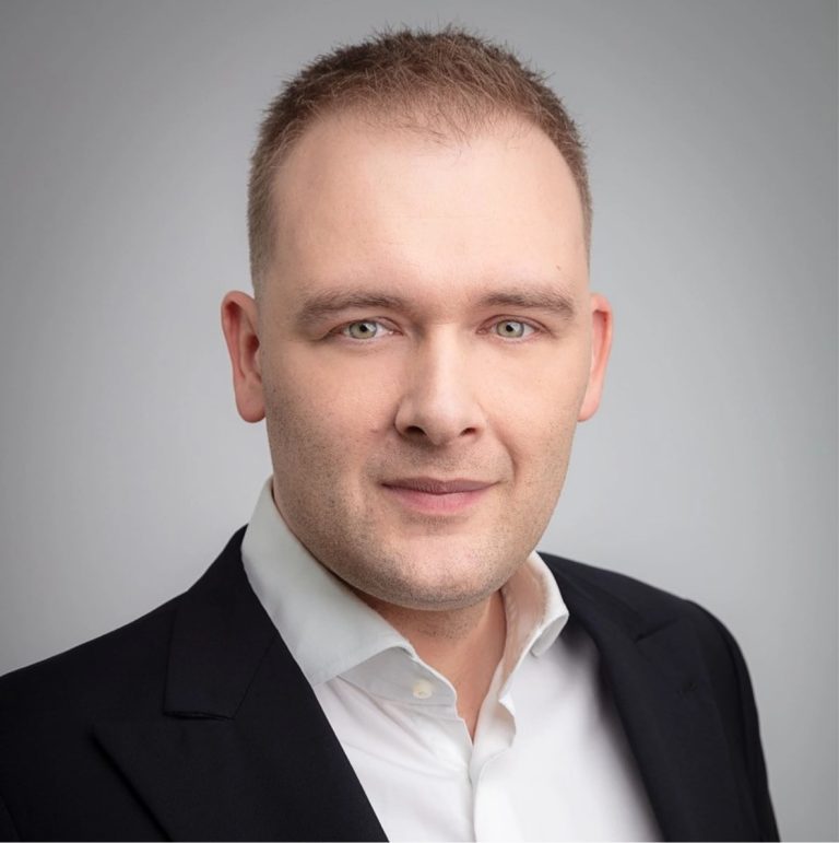 Dr. Paweł Kubik - Neauvia Experts